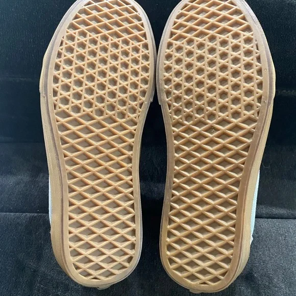 Gray and brown vans - Picture 6 of 9